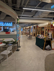 Orchard Road (D9), Retail #633760281
